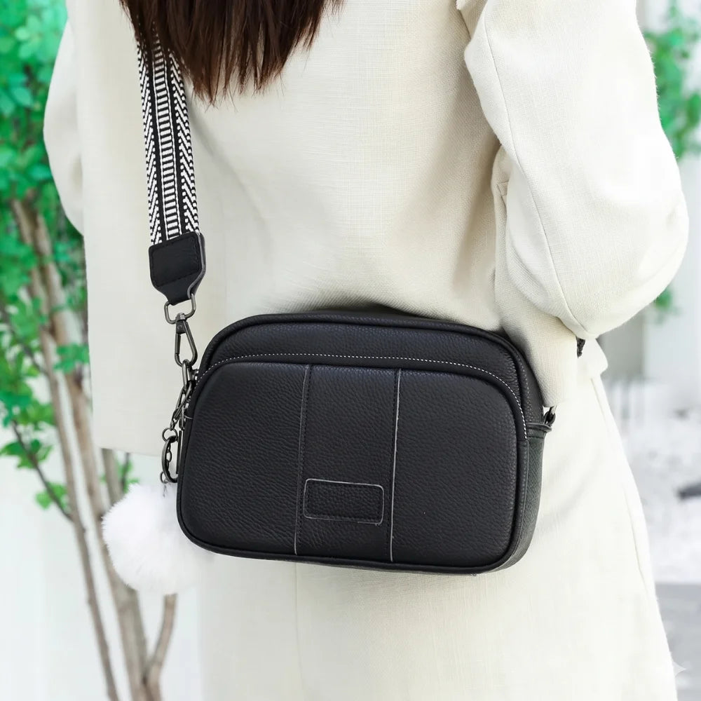 démo femme sac bandoulière cuir et pompon