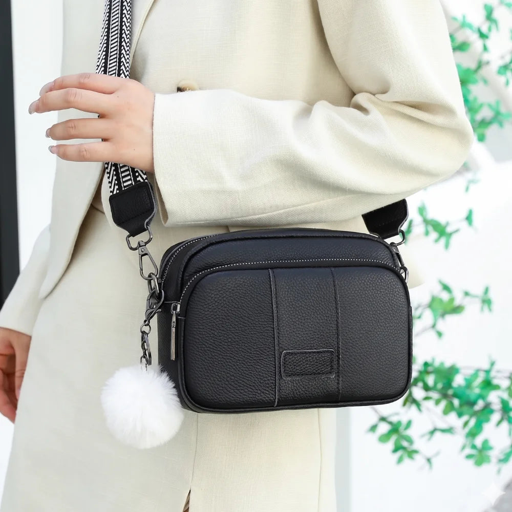démo sac bandoulière cuir et pompon