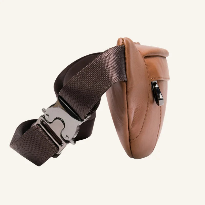 sac forme banane en cuir côté